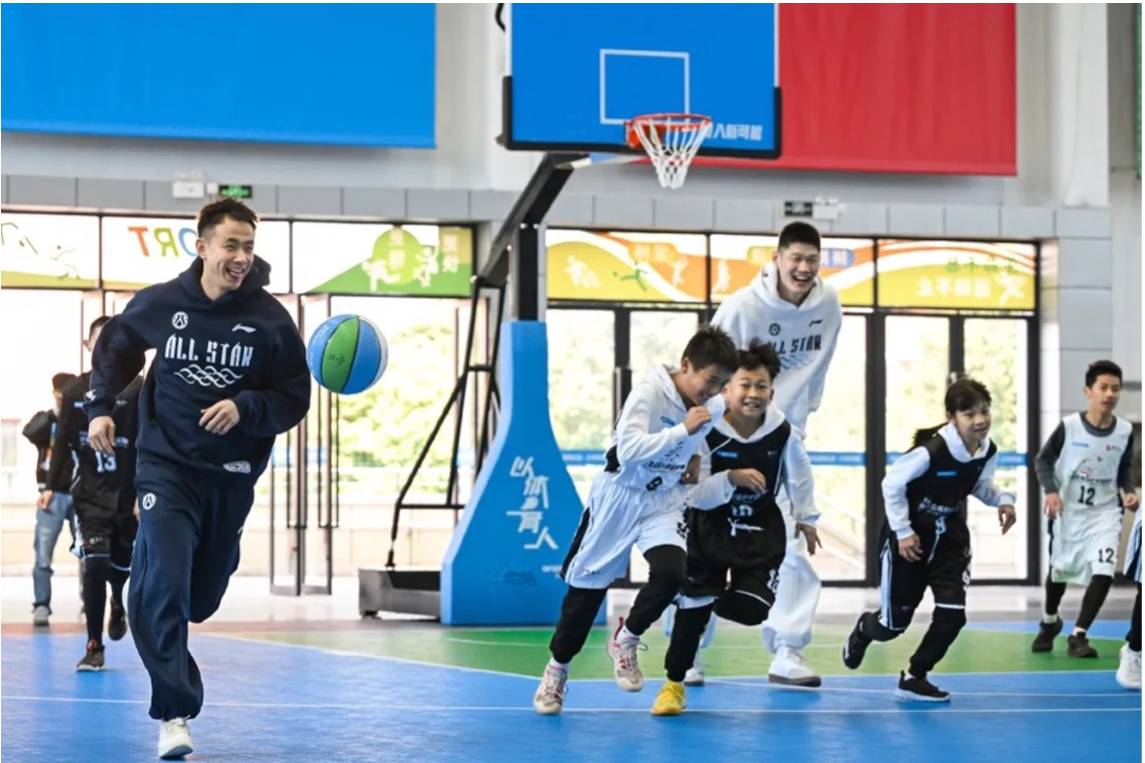 kaiyun-胡金秋赵继伟走进校园 CBA全明星场外也温暖